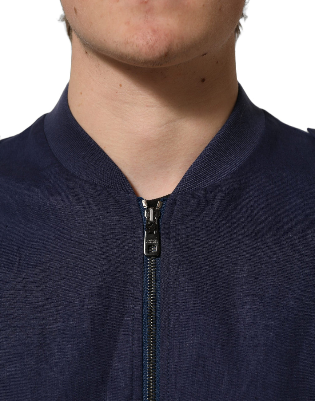 Blouson bomber pour homme Dolce & Gabbana en lin bleu avec fermeture éclair complète, style moderne et élégant.