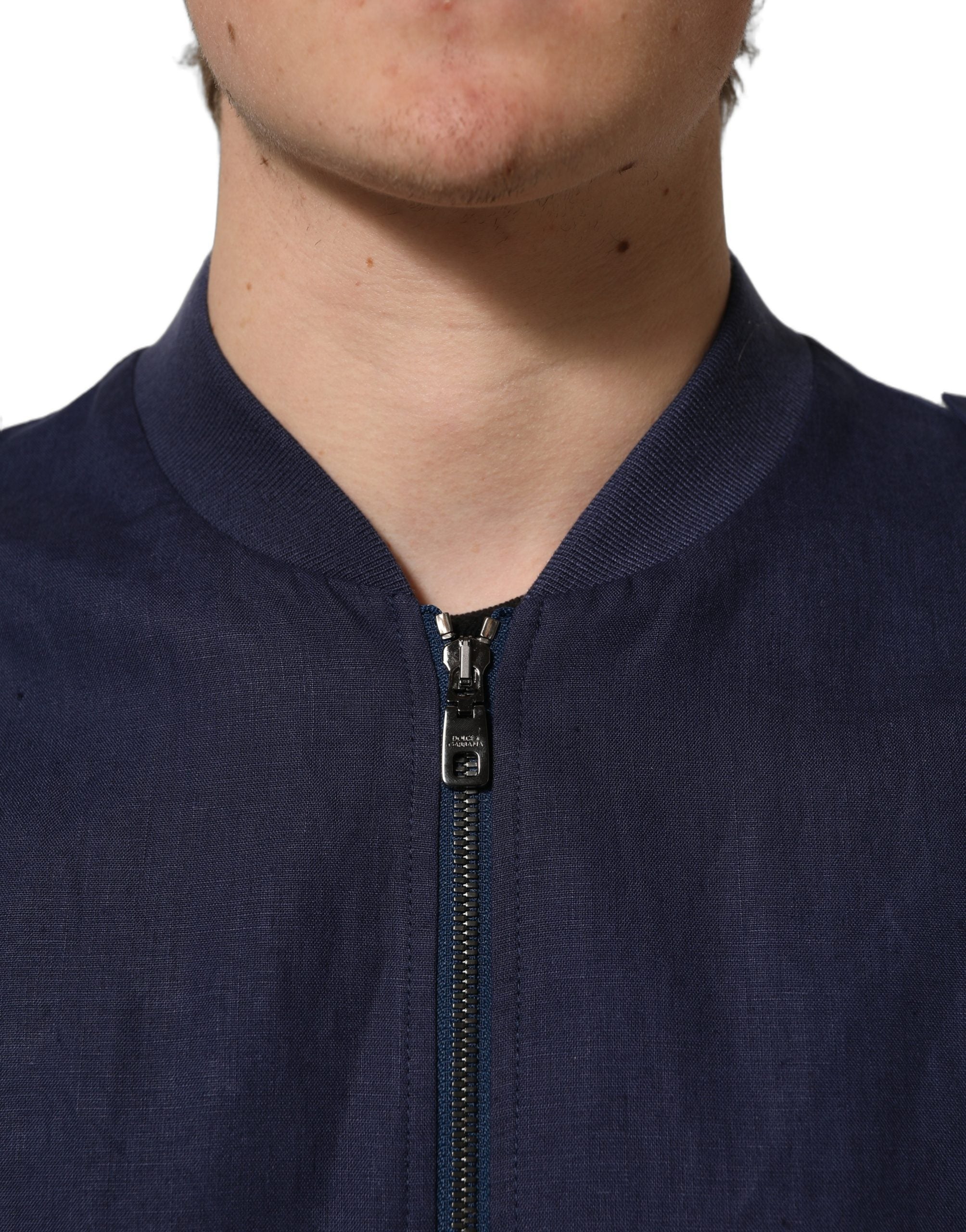Blouson bomber pour homme Dolce & Gabbana en lin bleu avec fermeture éclair complète, style moderne et élégant.