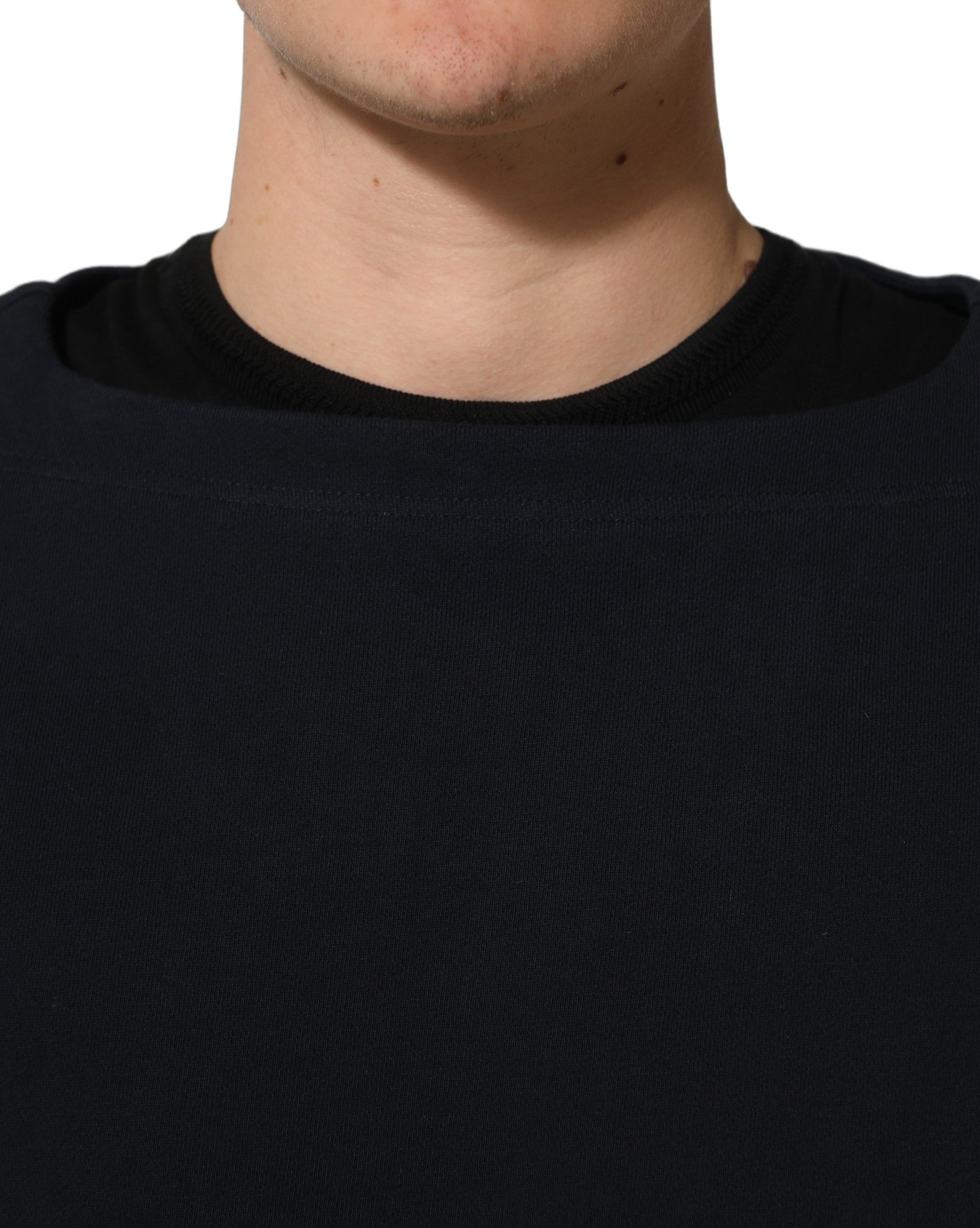 Sweatshirt en coton bleu foncé Dolce & Gabbana avec logo, pull à manches longues et col rond, style décontracté et élégant.