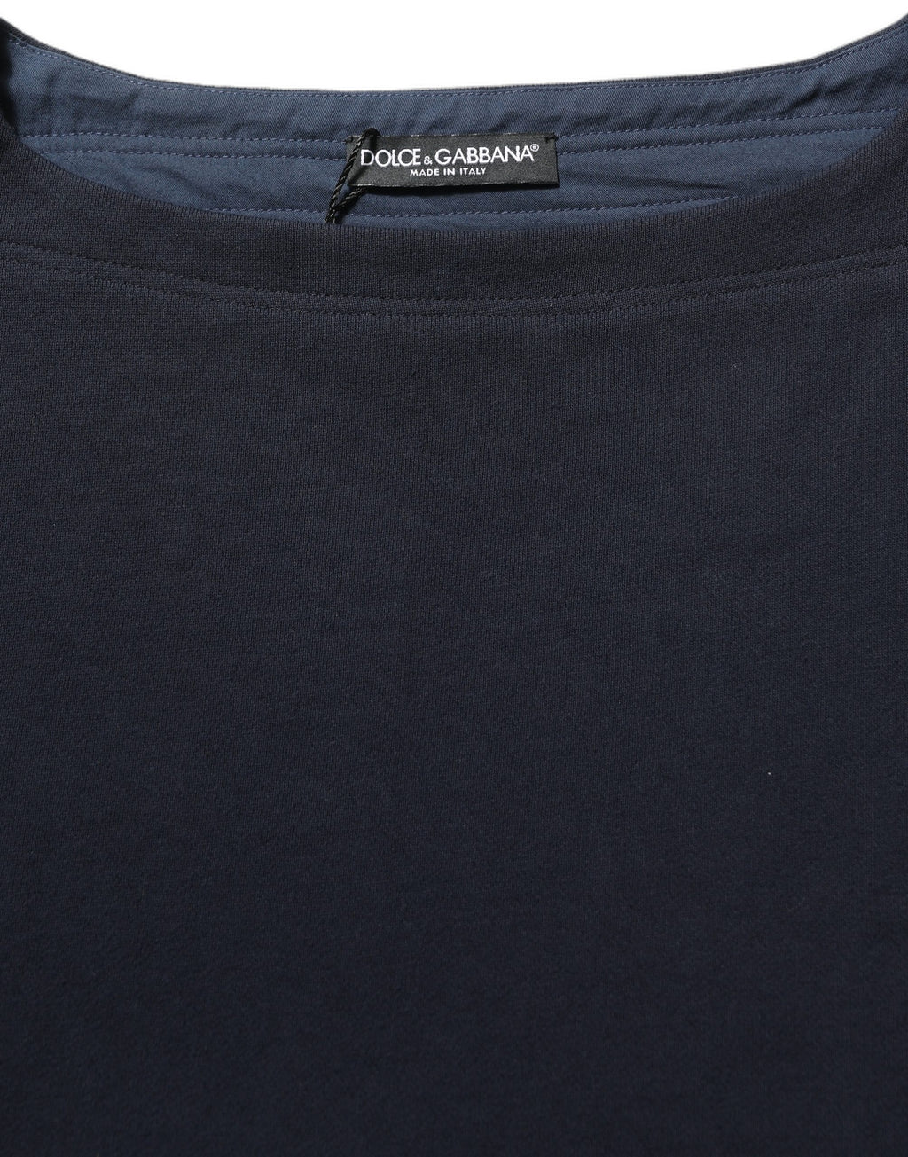 Sweat-shirt en coton bleu foncé Dolce & Gabbana avec logo, manches longues et coupe décontractée, porté sur un mannequin.