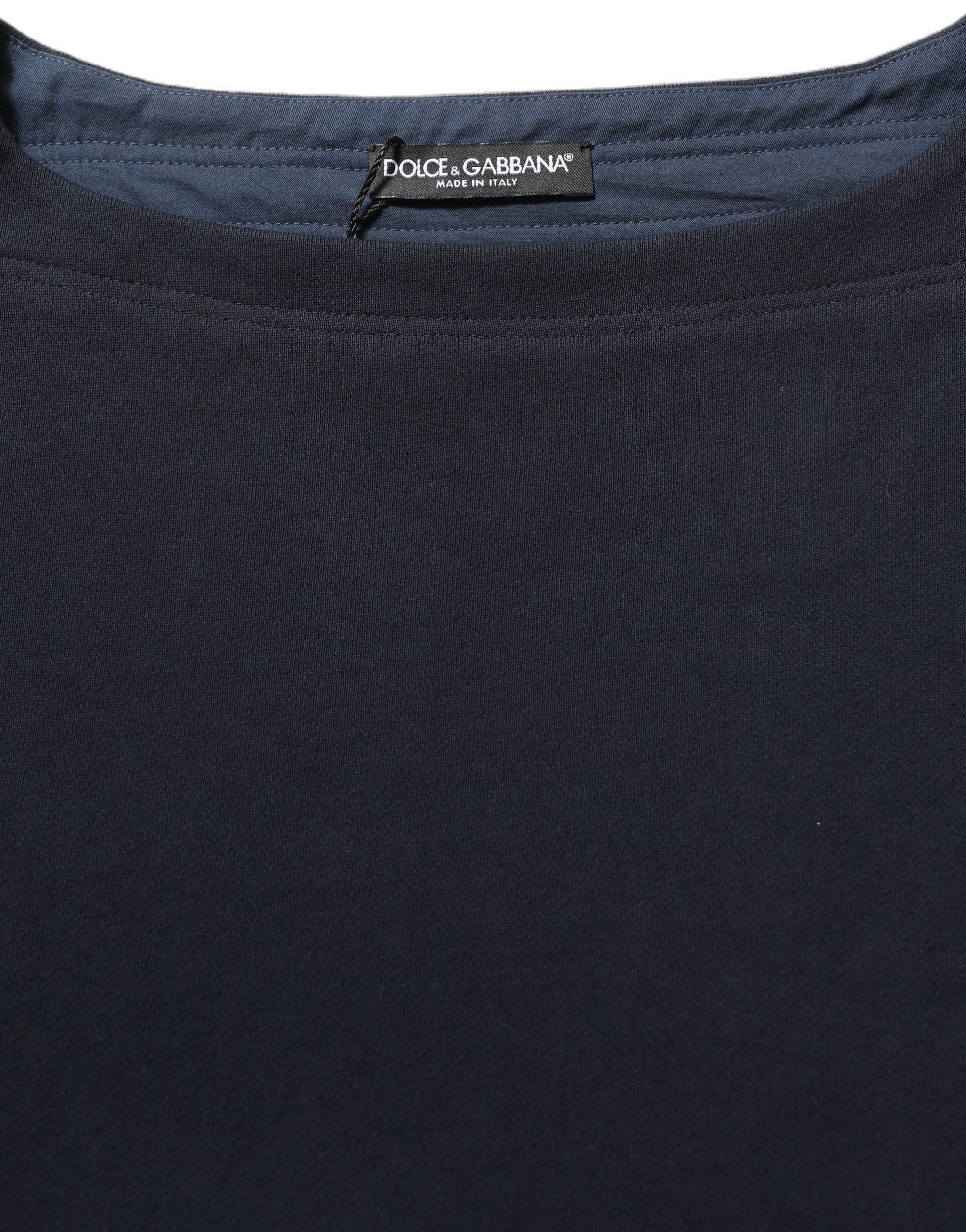 Sweat-shirt en coton bleu foncé Dolce & Gabbana avec logo, manches longues et coupe décontractée, porté sur un mannequin.