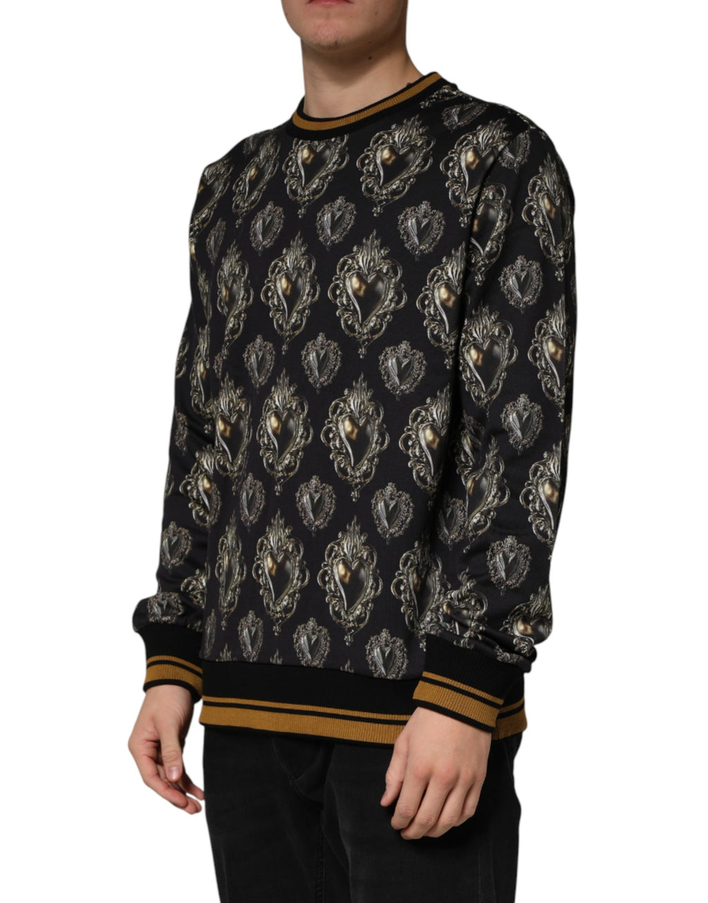 Sweat-shirt en coton noir Dolce & Gabbana avec motif cœur sacré, manches longues et logo de la marque visible.