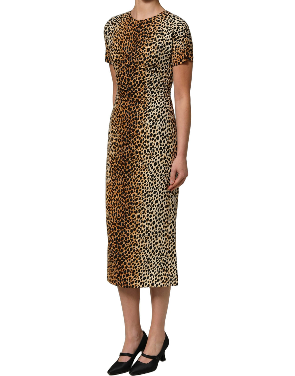 Robe midi en soie marron à imprimé léopard de Dolce & Gabbana, coupe moulante et élégante, vue de face.