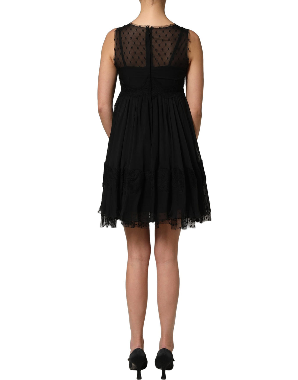Robe mini sans manches Dolce & Gabbana en dentelle noire avec bordure en dentelle, style A-line élégante et sophistiquée.