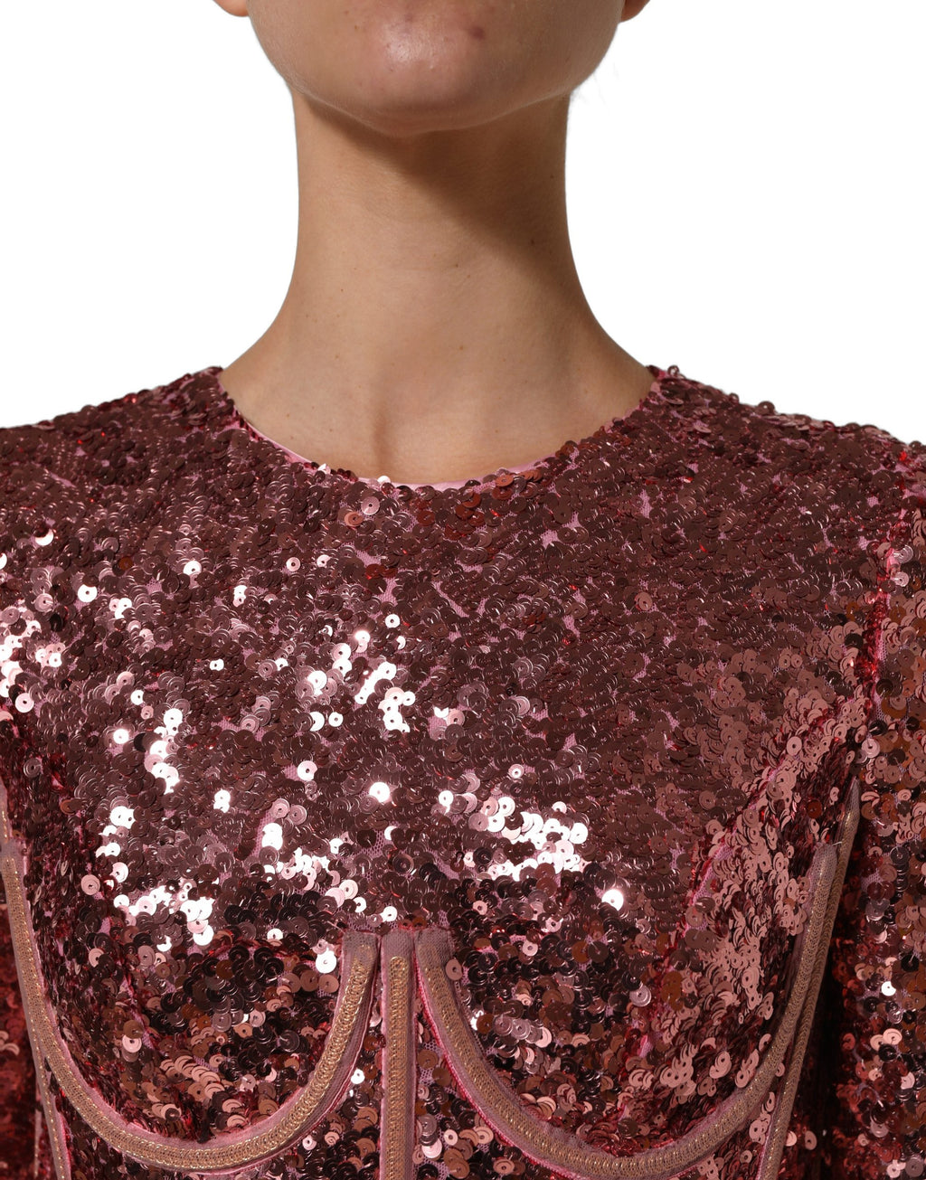 Robe longue Dolce & Gabbana rose à sequins avec corset détaillé, élégante et brillante, pour une occasion sophistiquée.