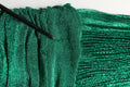 Robe longue sans manches Dolce & Gabbana en plissé métallique verte, élégante et fluide.