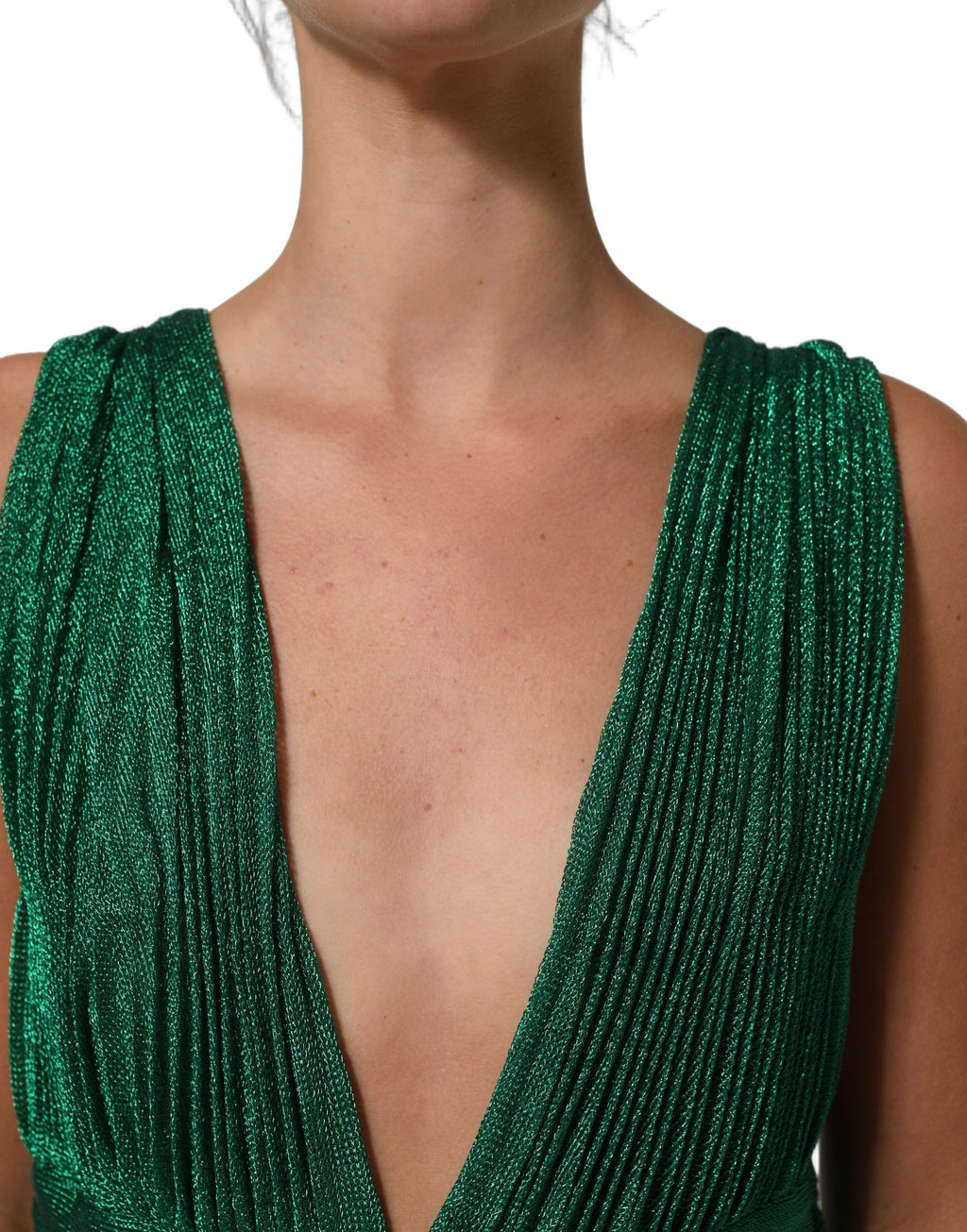 Robe longue sans manches en plissé métallique vert de Dolce & Gabbana, élégante et brillante.