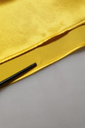 Robe longue en soie jaune Dolce & Gabbana avec col, boutons devant, style maxi et élégance sophistiquée.