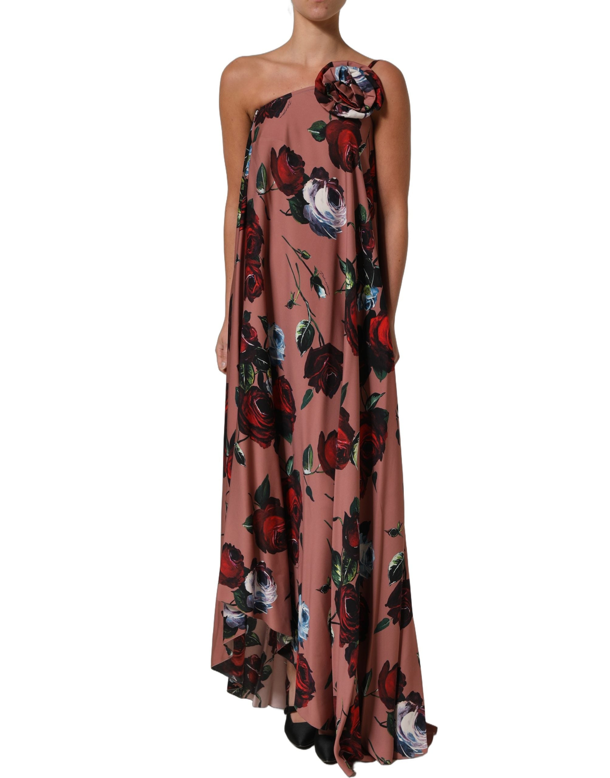 Robe longue en soie rose poussière à fleurs, une épaule, de la marque Dolce & Gabbana, avec un design élégant et fluide.