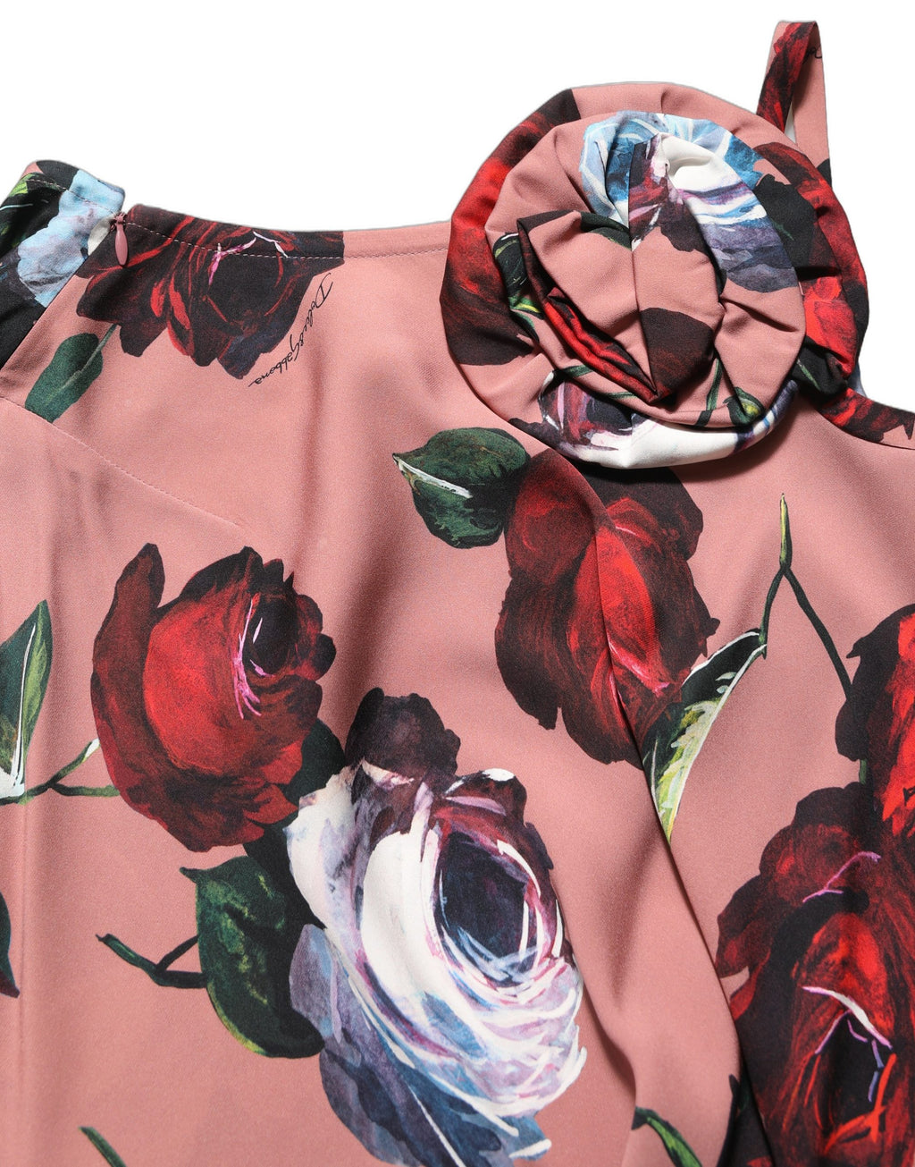 Robe longue maxi en soie rose poussière à fleurs et épaule unique, Dolce & Gabbana, élégante et sophistiquée.