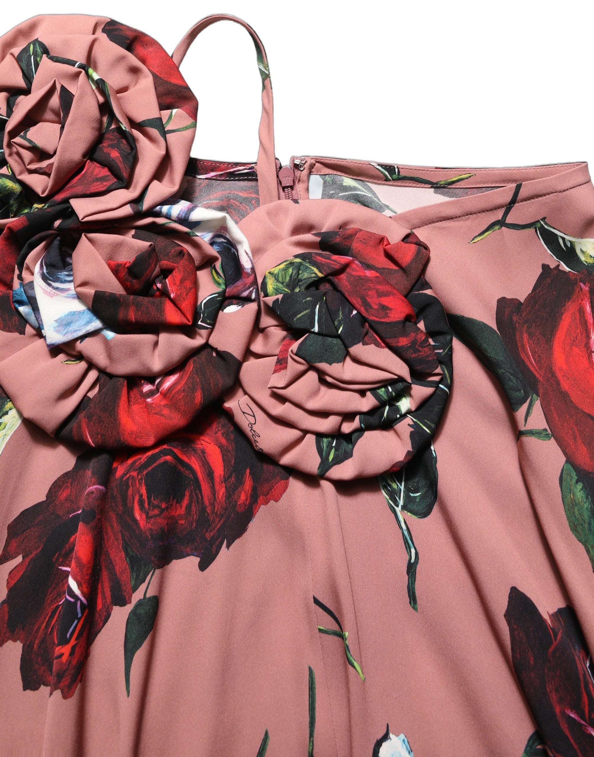 Robe longue bustier en soie rose poussière avec motif floral, de marque Dolce & Gabbana, élégante et sophistiquée.