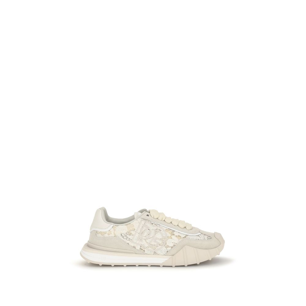 Sneakers Dolce & Gabbana beige en cuir de veau Bos Taurus avec design élégant et semelle blanche.