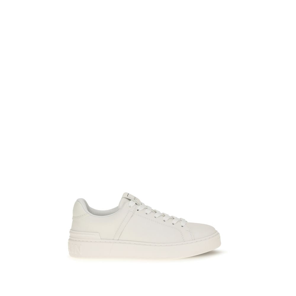 Sneakers Balmain Bos Taurus en cuir de veau blanc, chaussures athlétiques pour homme, design élégant et moderne.