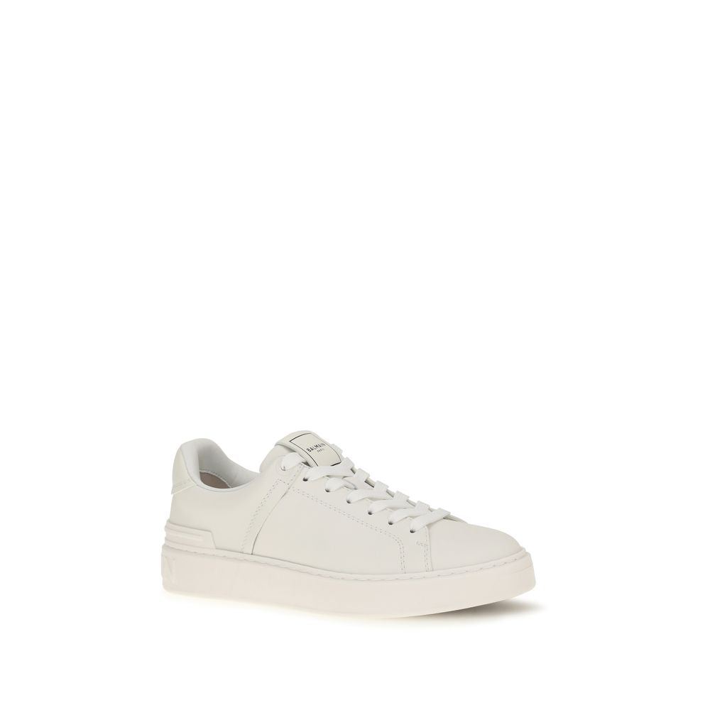 Chaussures de sport Balmain Bos Taurus en cuir de veau blanc, baskets athlétiques élégantes et modernes.