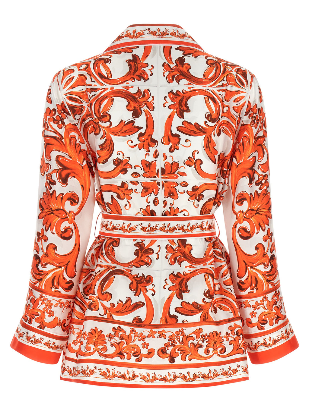 Blouse en soie orange Dolce & Gabbana avec manches longues et col élégant, portée par un mannequin.