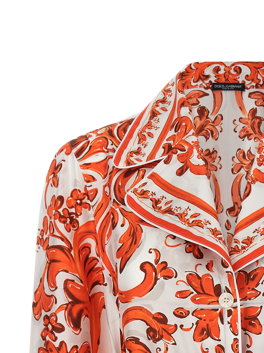 Blouse en soie orange Dolce & Gabbana avec col élégant et manches longues, portée décontractée ou chic.