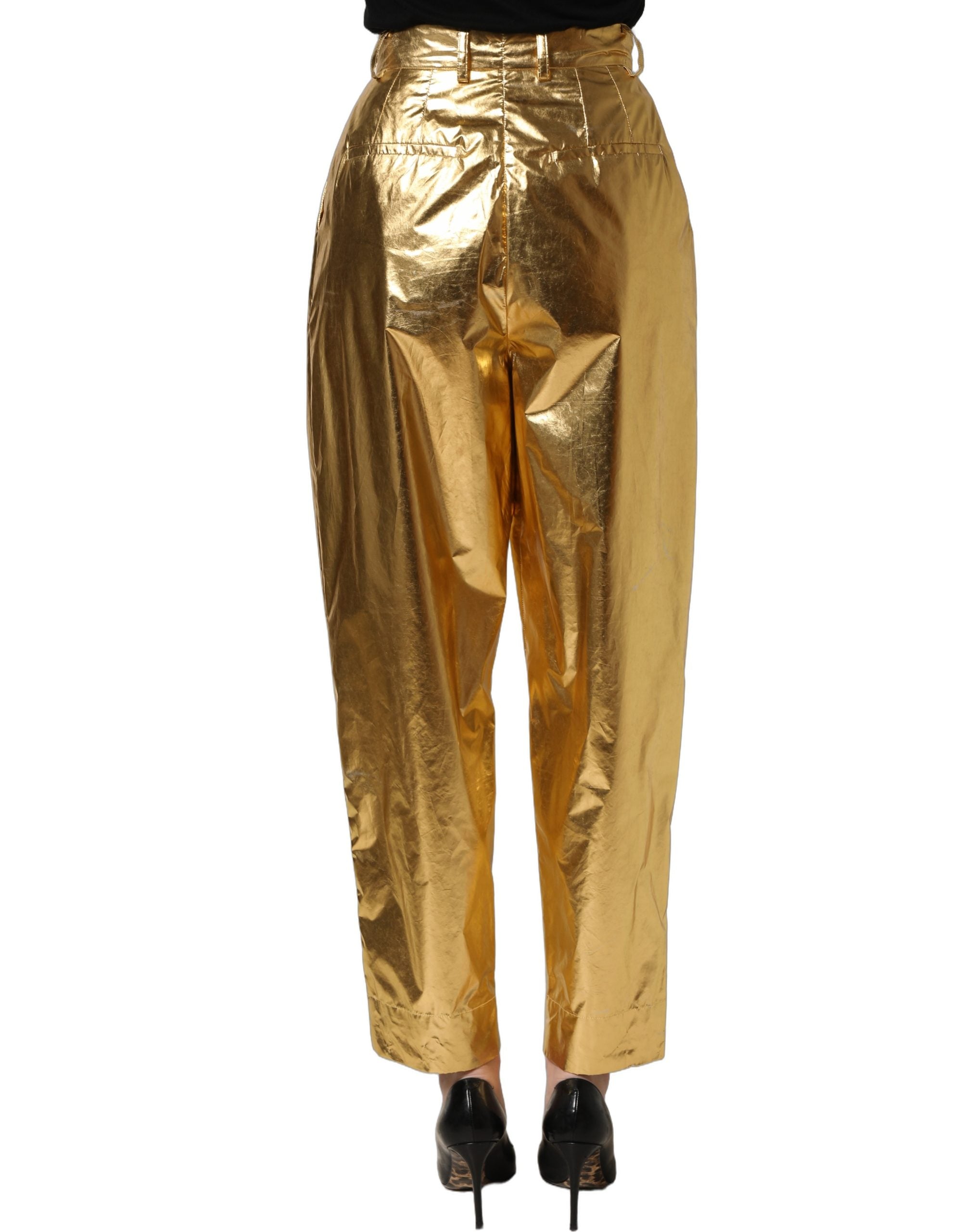 Pantalon doré métallique à taille haute et plissé de Dolce & Gabbana, coupe tapered pour un style élégant et sophistiqué.