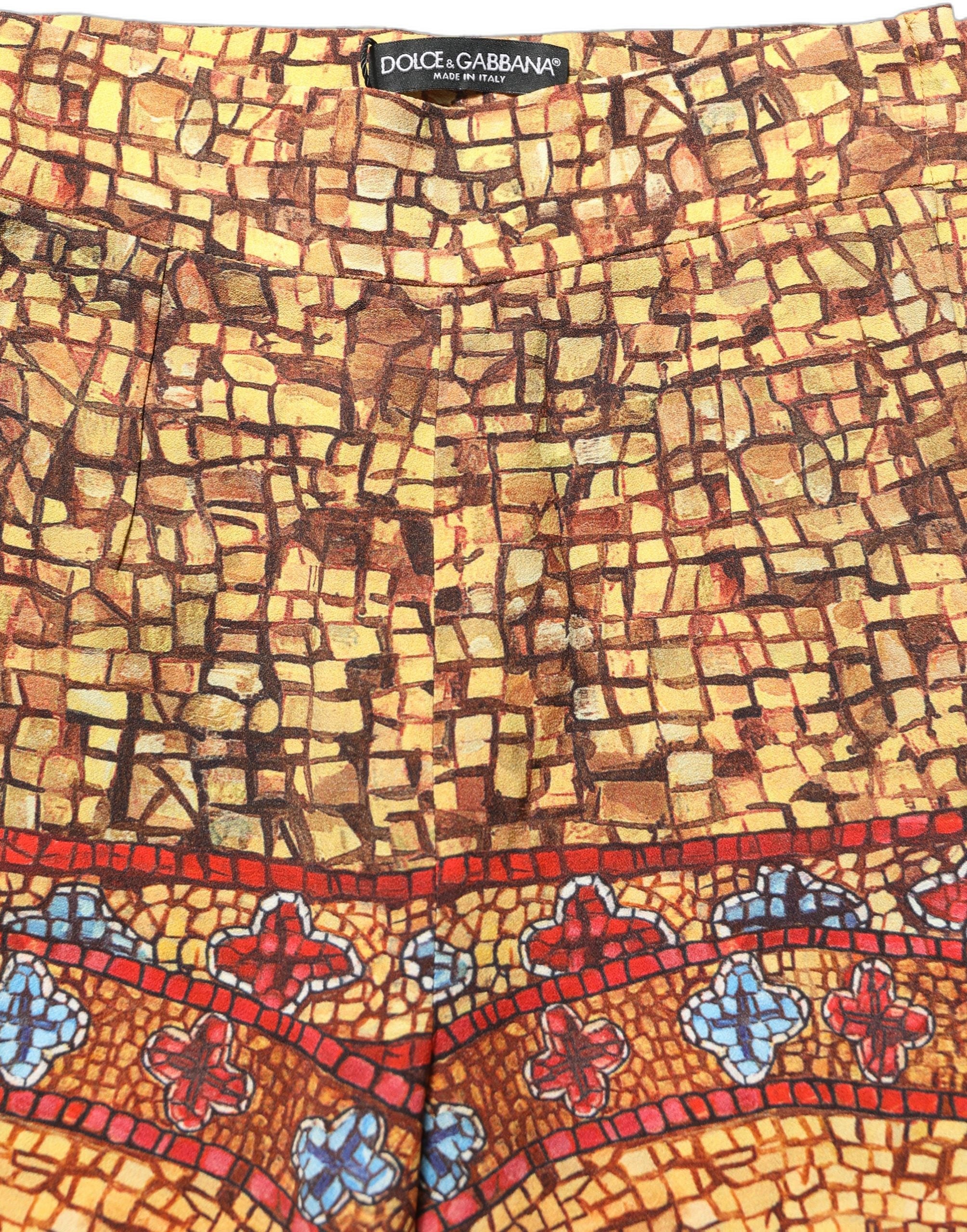 Pantalon court en crêpe à motif mosaïque multicolore de Dolce & Gabbana, style élégant et moderne.