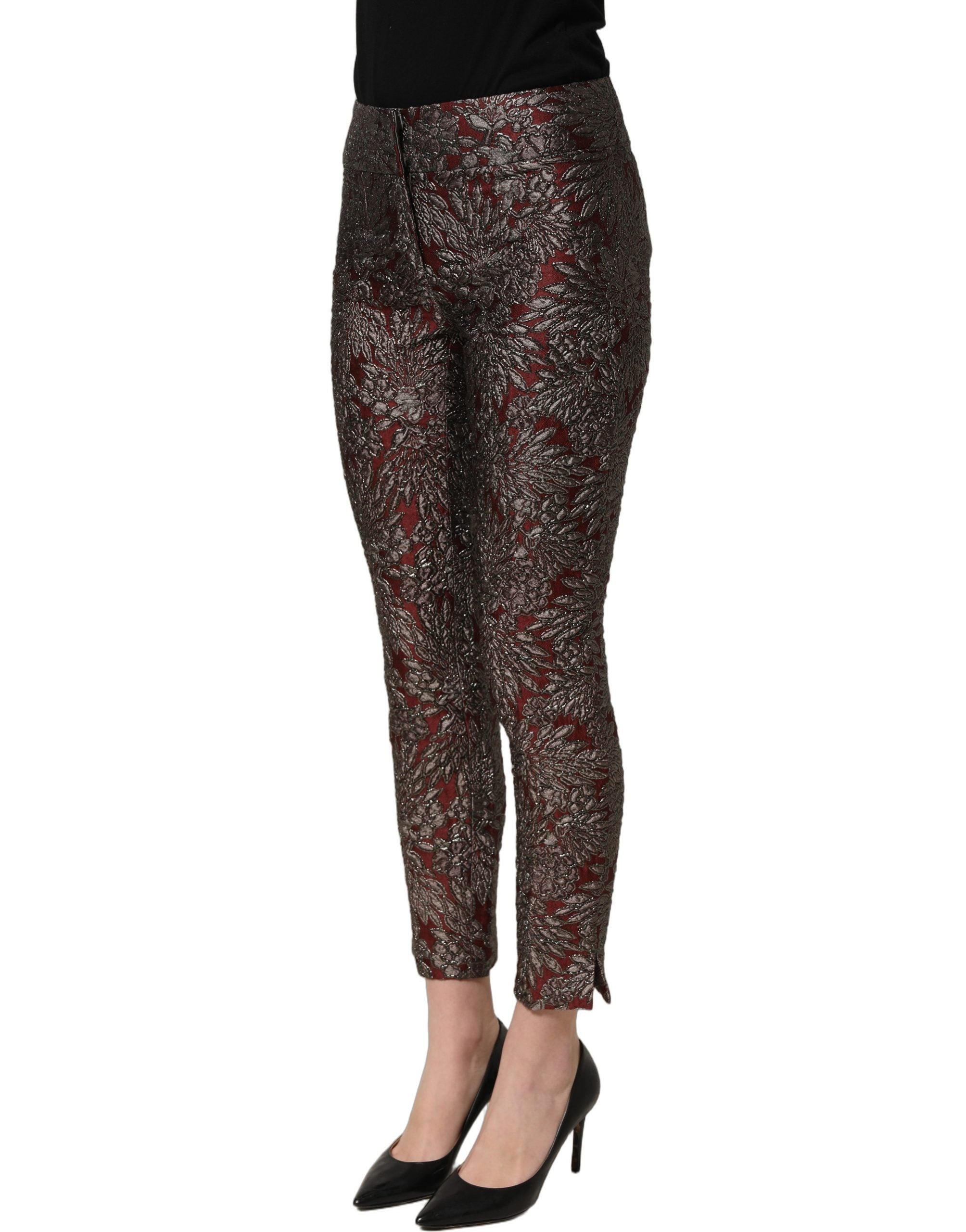 Pantalons droits en jacquard floral rouge bourgogne et gris de Dolce & Gabbana, style élégant et sophistiqué.