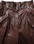 Pantalons marron en cuir Dolce & Gabbana, taille haute, coupe tapered, élégants et sophistiqués, visibles en gros plan.