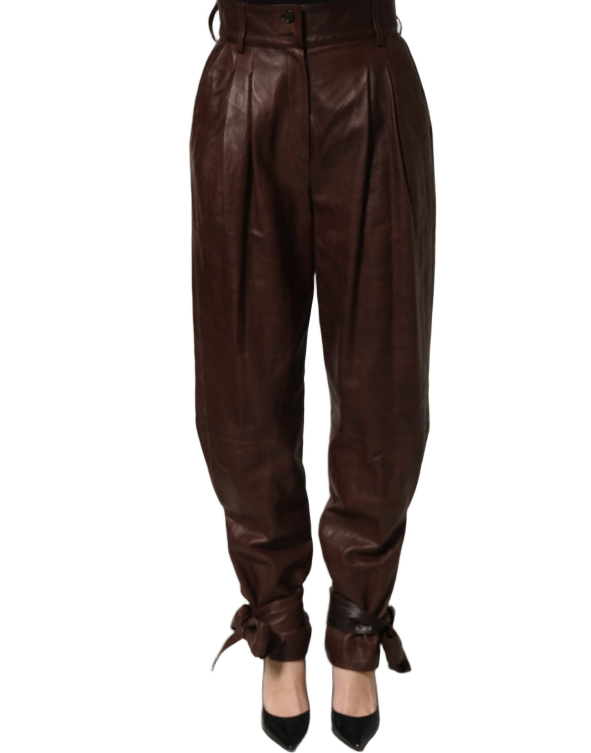 Pantalon en cuir marron à taille haute et jambes tapered, de la marque Dolce & Gabbana, vue de face.