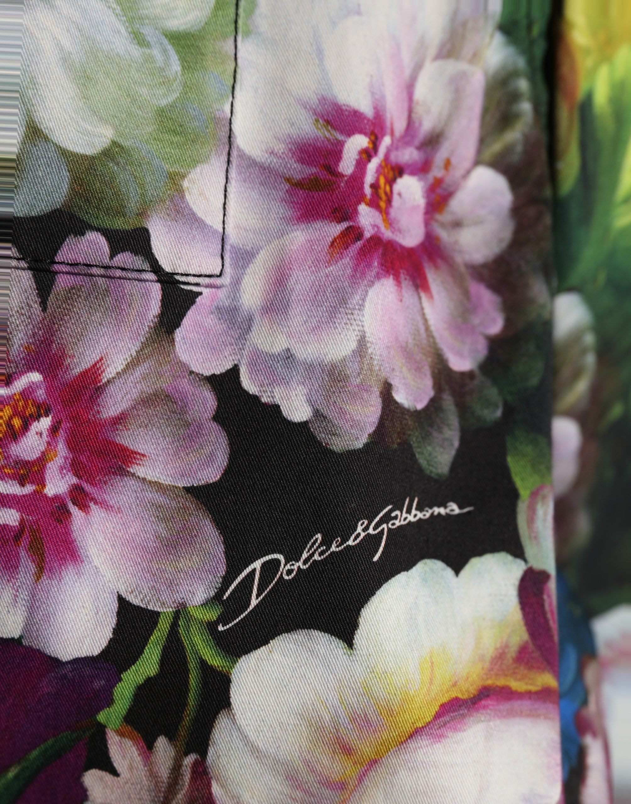 Pantalon large à taille haute Dolce & Gabbana à fleurs multicolores, style élégant et féminin, coupe fluide.