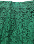Jupe midi sirène en dentelle verte de haute taille de Dolce & Gabbana, détails élégants et finition raffinée visible sur l'image.