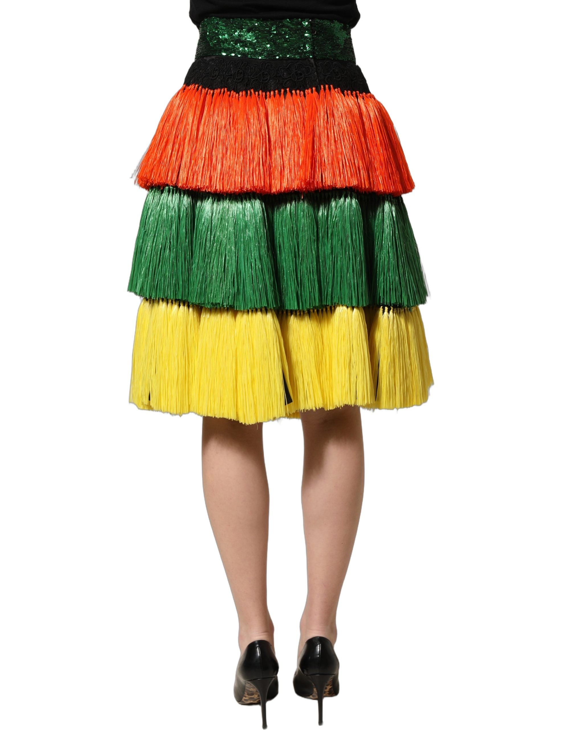 Jupe longue à la taille haute Dolce & Gabbana avec franges colorées et sequins, longueur au genou, style élégant et brillant.