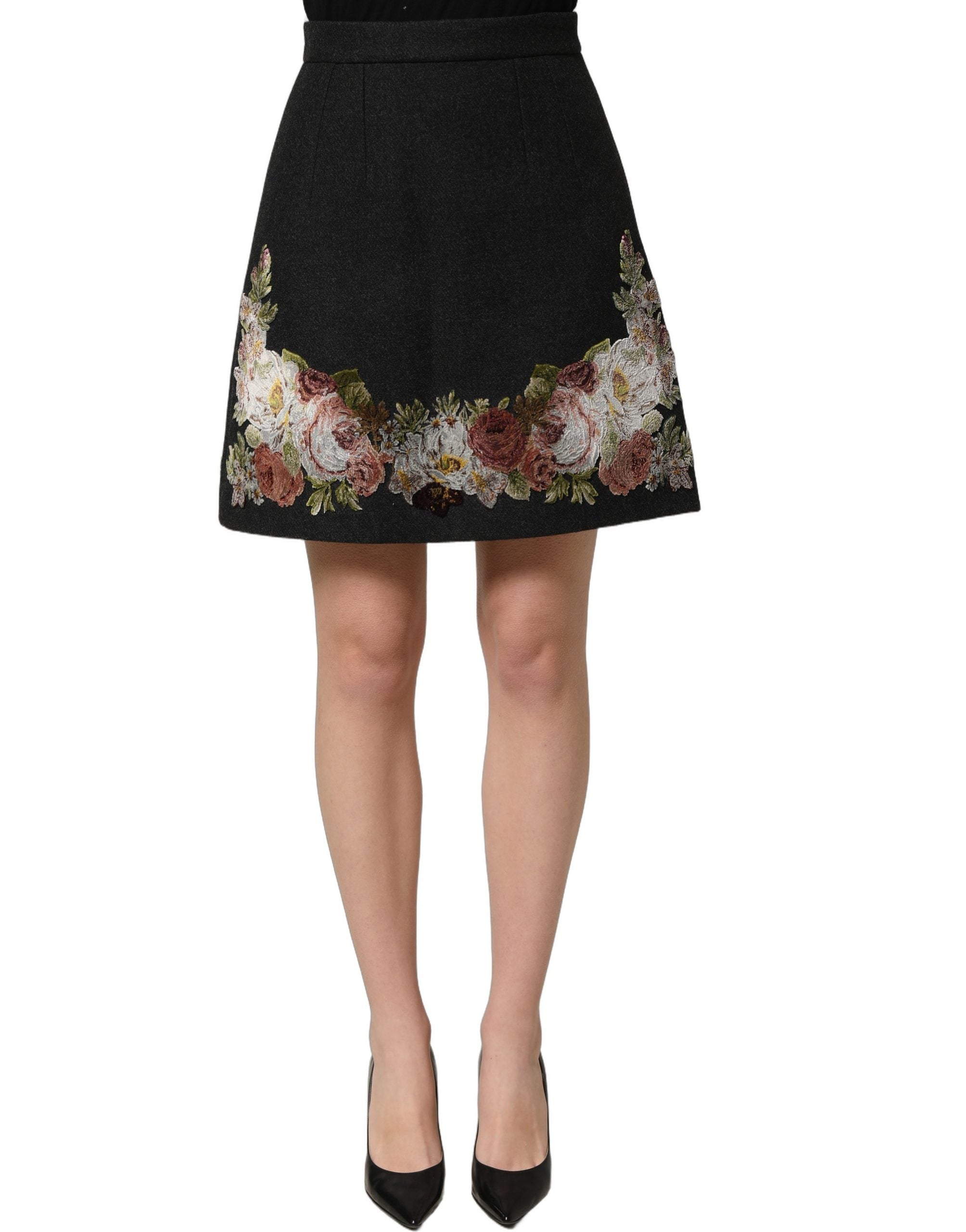 Jupe longue Dolce & Gabbana noire à fleurs en macramé avec taille haute et coupe évasée, élégante et tendance.
