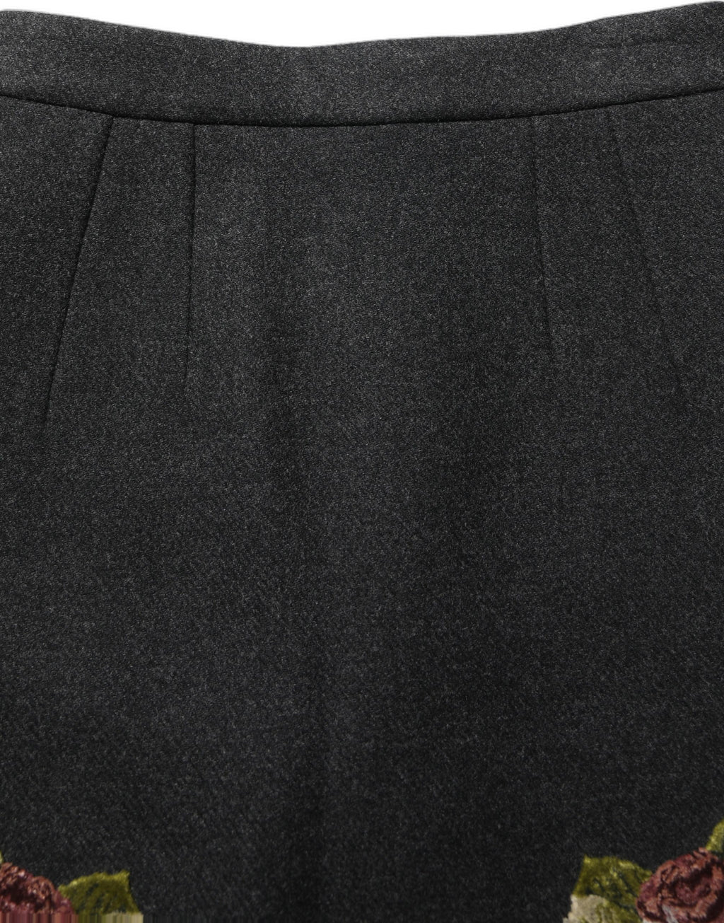 Jupe longue Dolce & Gabbana en macramé noir à fleurs, taille haute et coupe évasée, détail élégant et sophistiqué