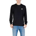 T-shirt à manches longues en coton noir de la marque Calvin Klein Jeans, coupe classique et logo discret sur la poitrine.