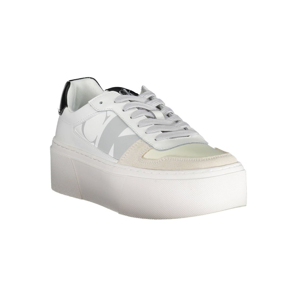 Chaussures de sport blanches pour femmes Calvin Klein en polyester, sneakers élégants et confortables.