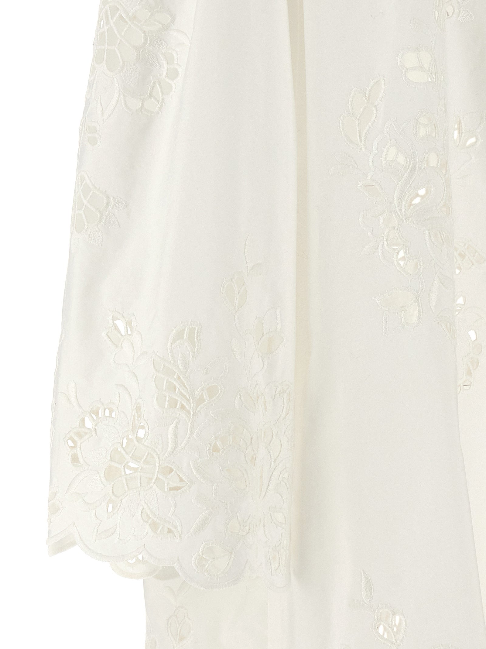 Robe courte blanche en coton de Dolce & Gabbana, élégante et légère, avec un style chic et décontracté.
