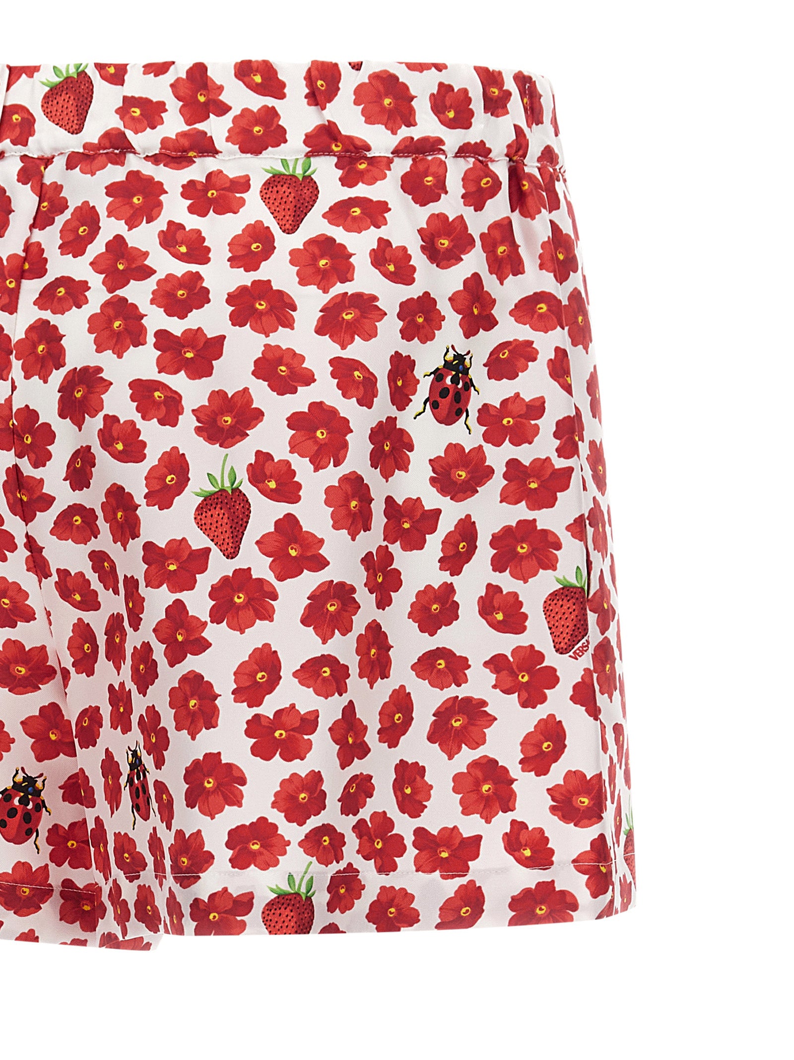 Shorts bermuda en soie multicolore Versace, style élégant avec motif coloré, pour un look sophistiqué et tendance.