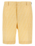 Shorts bermuda en lin bicolore de Fendi, style élégant, avec détails sophistiqués, visibles en tissu léger et coloré.