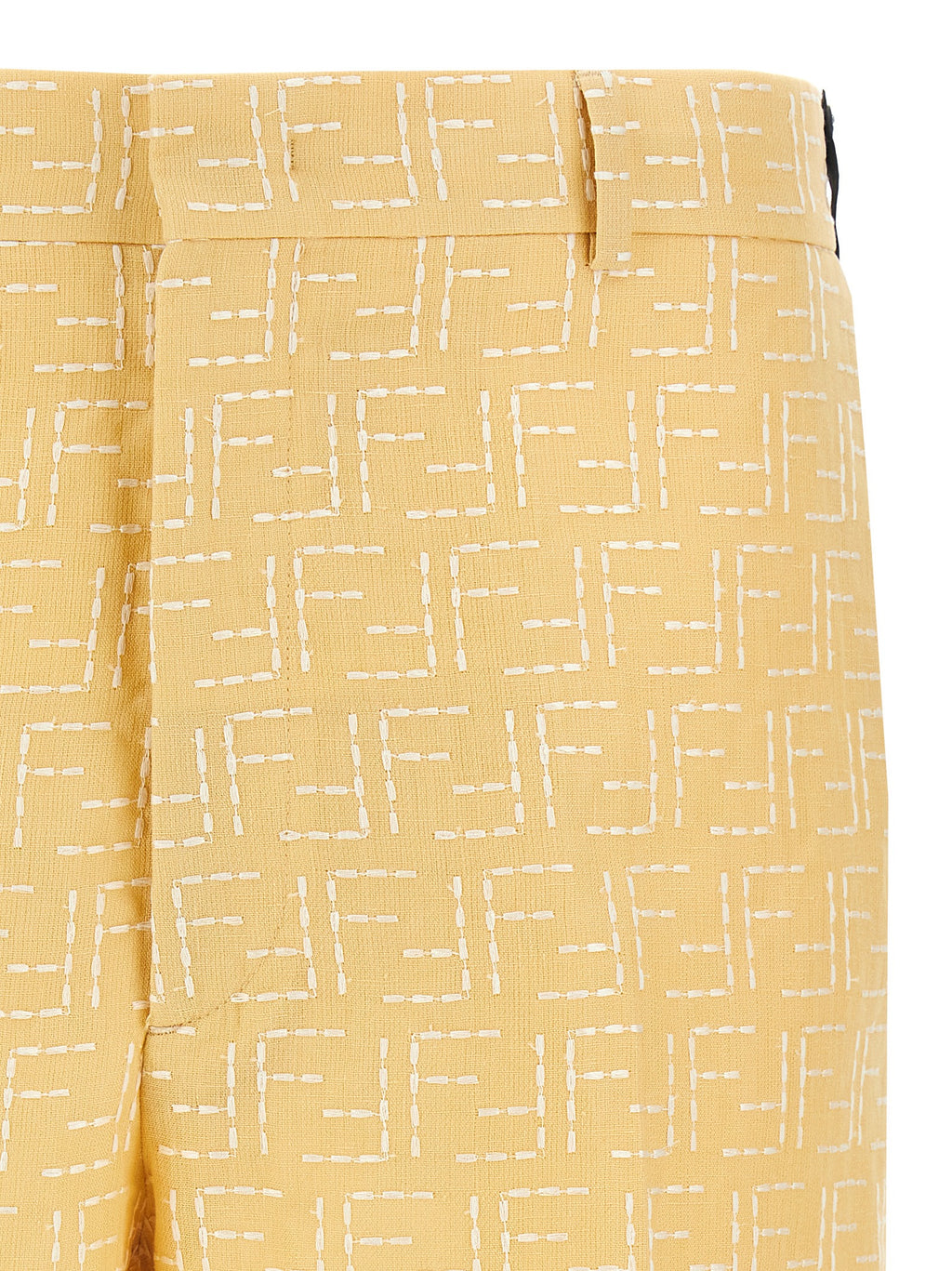 Shorts bermuda en lin bicolore de Fendi, style élégant, avec détails sophistiqués, visibles sur l'image.