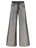 Pantalon jeans évasé en coton gris de la marque Diesel, vue de face sur un fond neutre.