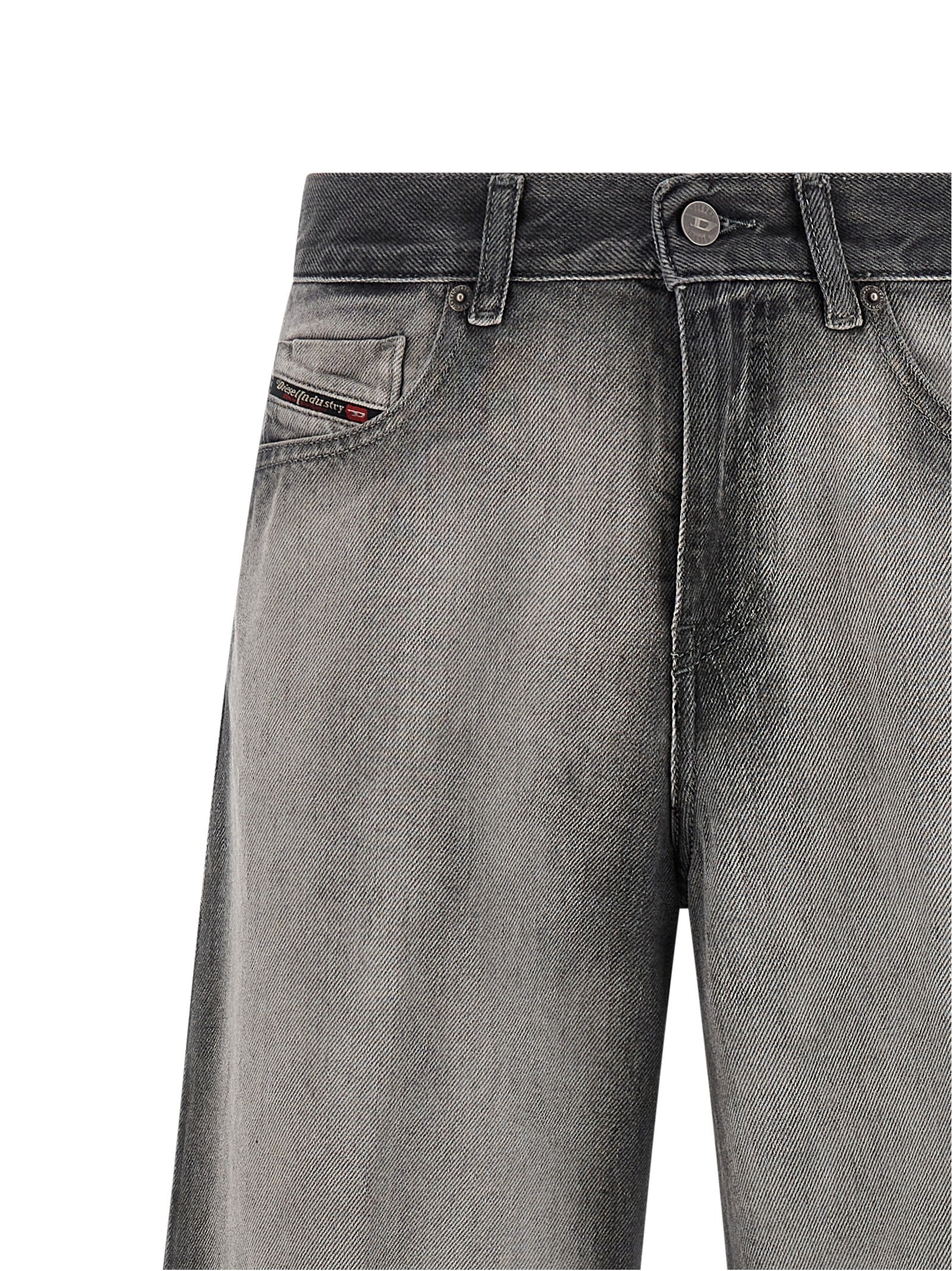 Jeans évasés en coton gris Diesel, style décontracté avec coupe fluide et détails modernes visibles sur l'image.