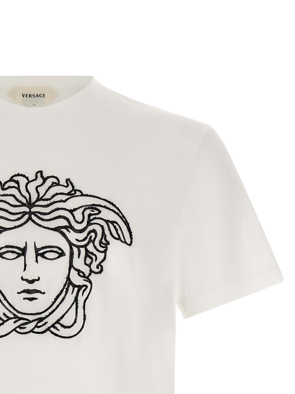 T-shirt en coton bicolore Versace, coupe classique avec logo emblématique, portée sur un mannequin.