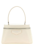 Sac à bandoulière Givenchy en cuir blanc, élégant et sophistiqué, avec détails en métal visible sur l'image.