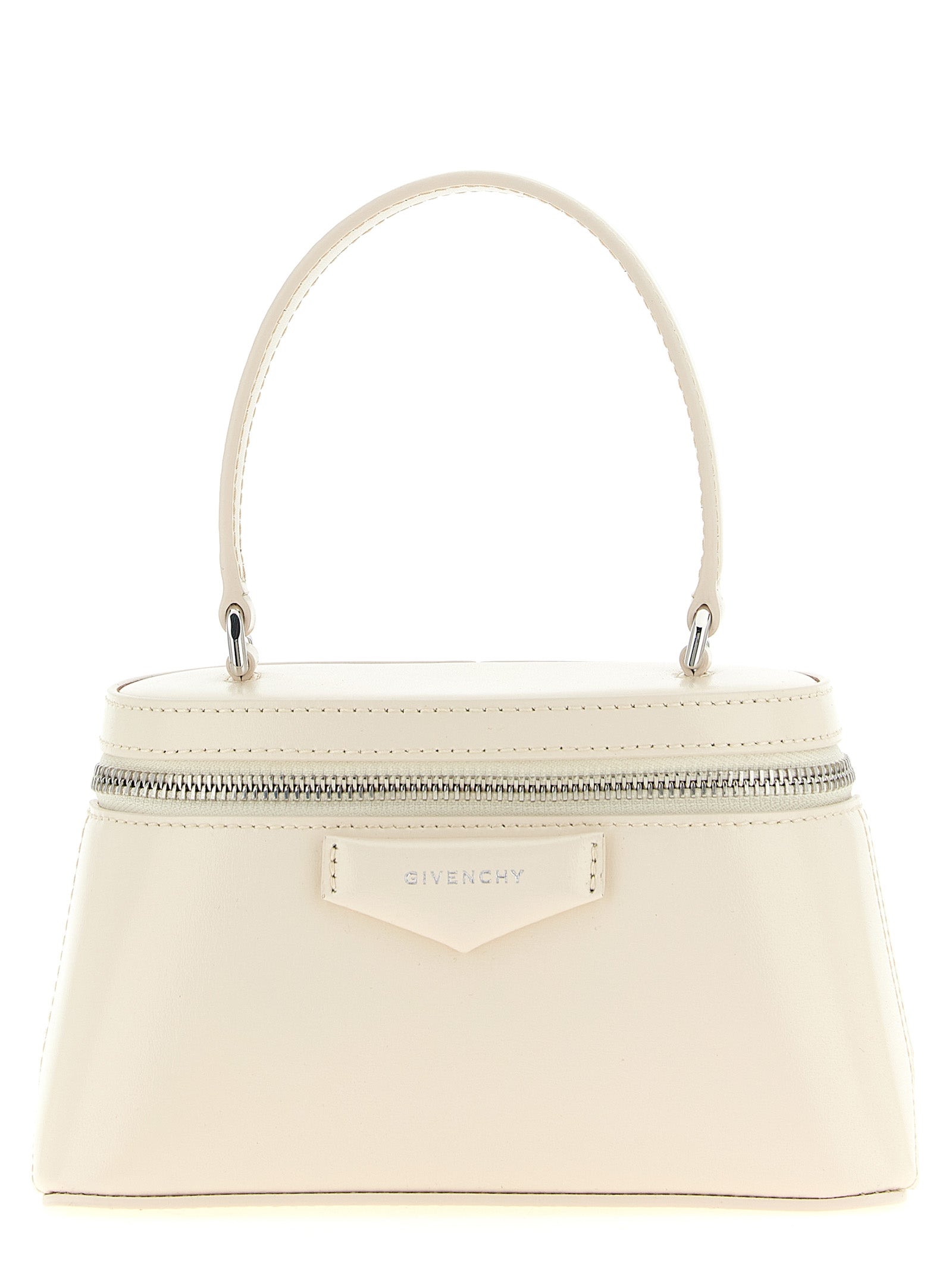 Sac à bandoulière Givenchy en cuir blanc, élégant et sophistiqué, avec détails en métal visible sur l'image.