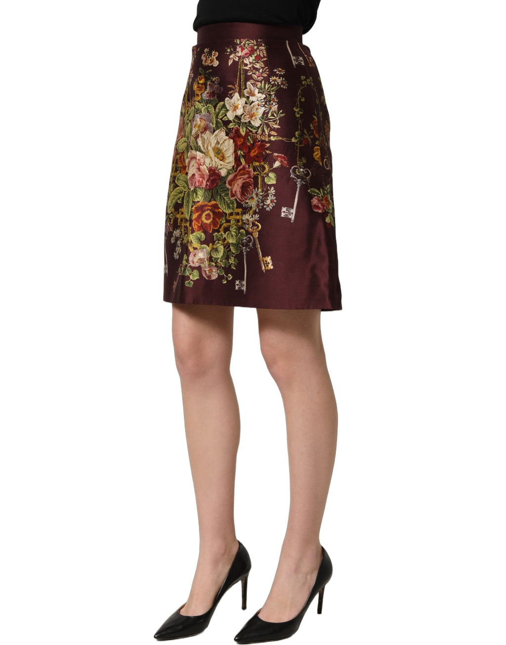 Jupe courte à taille haute Dolce & Gabbana, motif floral bordeaux, coupe en ligne A, style élégant et féminin.
