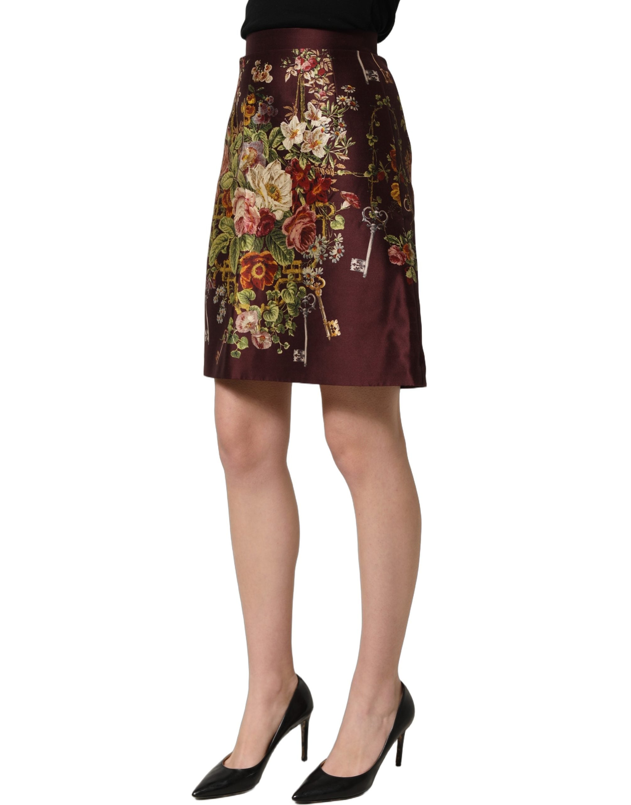 Jupe courte à taille haute Dolce & Gabbana, motif floral bordeaux, coupe en ligne A, style élégant et féminin.