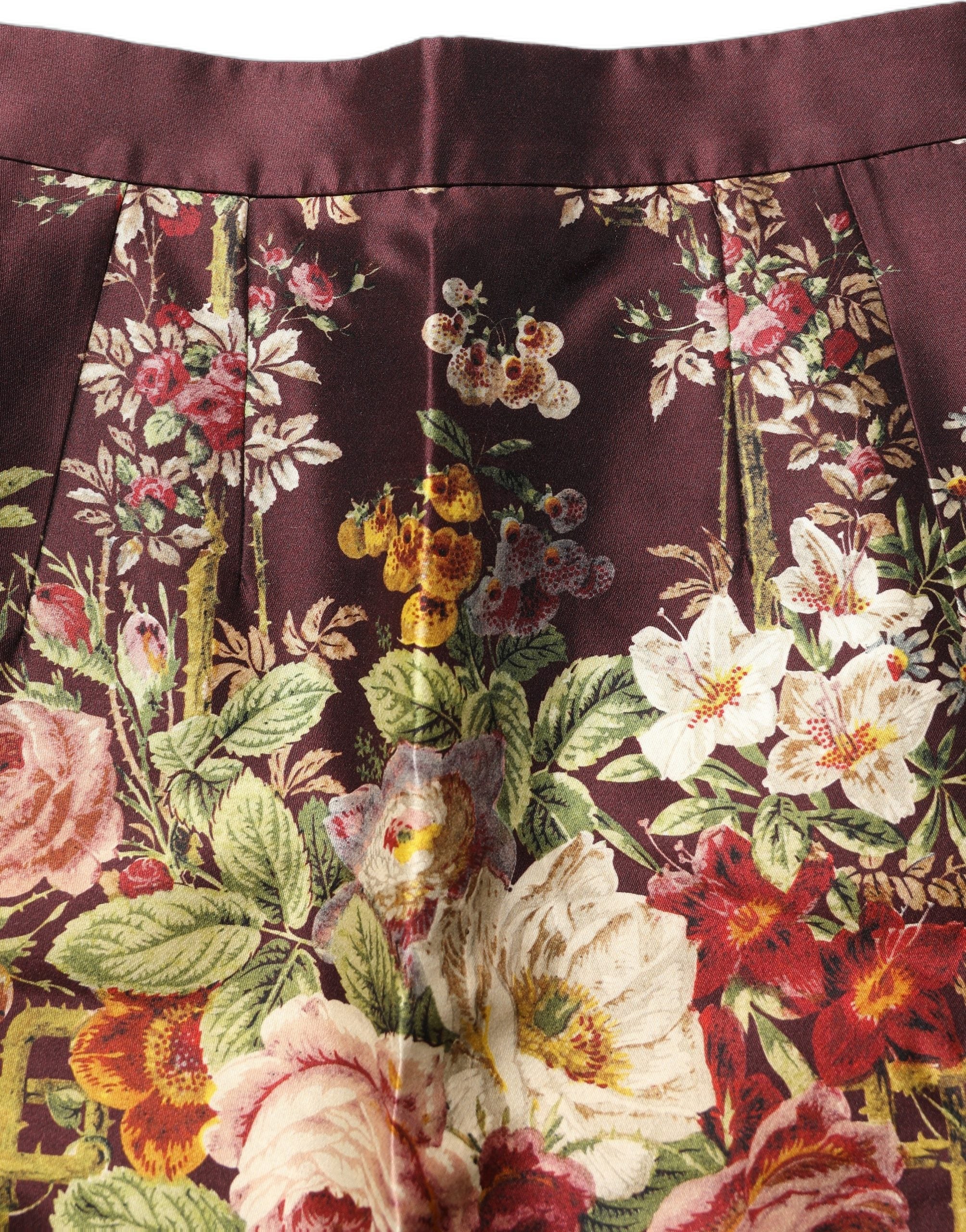Jupe courte à taille haute Dolce & Gabbana en tissu floral bordeaux, coupe en A pour un look élégant et tendance.