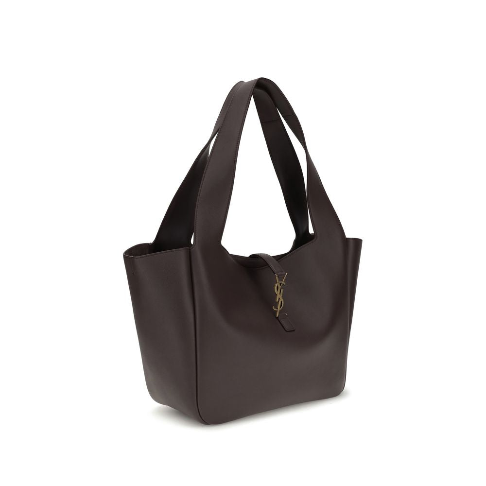 Sac à épaule en cuir de veau marron Bos Taurus de Saint Laurent, visible avec détails et texture du cuir.