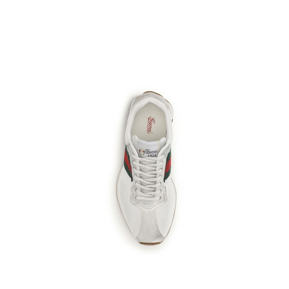 Chaussures de sport blanches en polyester de Gucci, sneakers athlétiques élégants avec design moderne et logo Gucci visible.