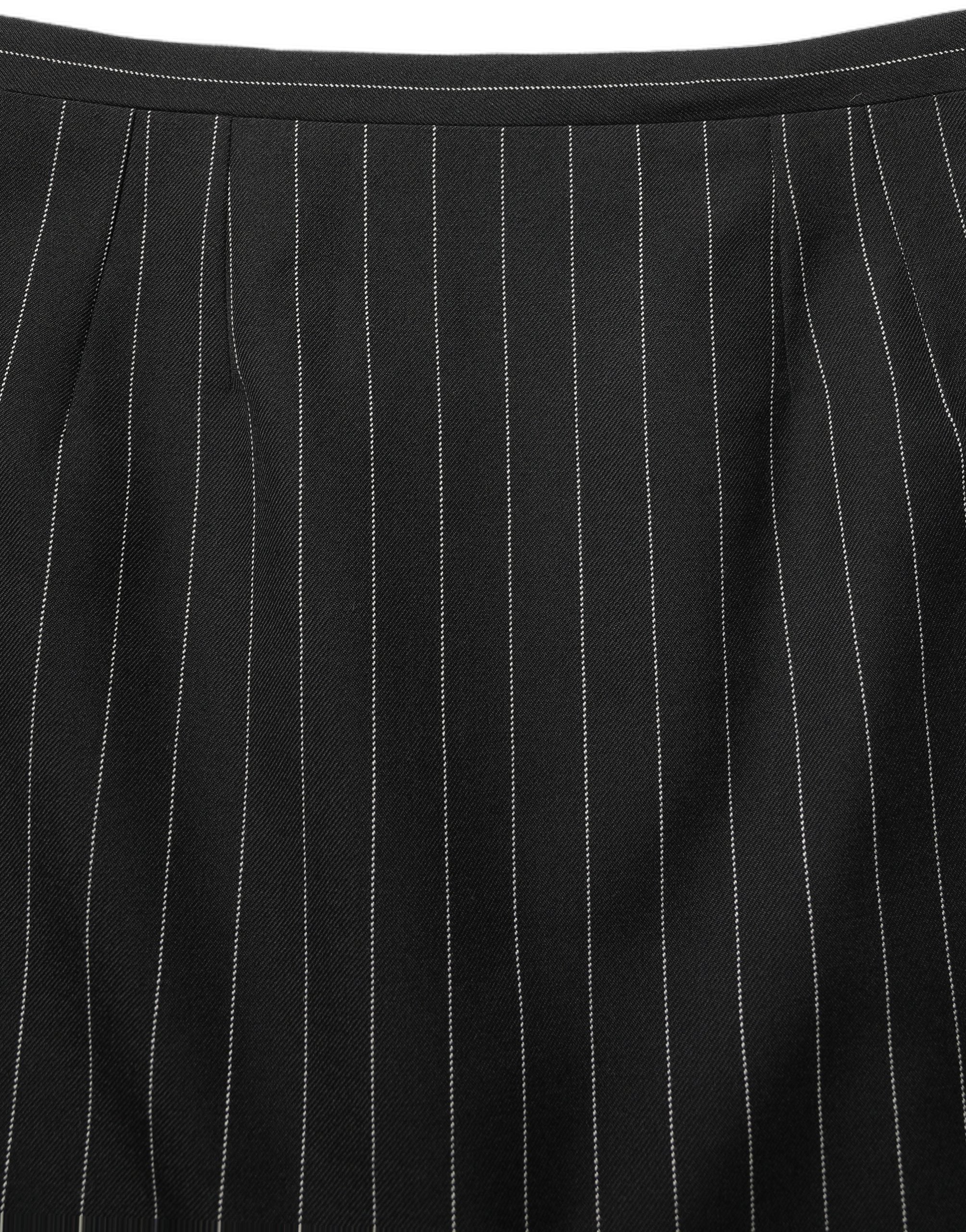 Jupe noire à rayures fines Dolce & Gabbana taille haute coupe crayon, vue de face montrant le tissu et la silhouette élégante.