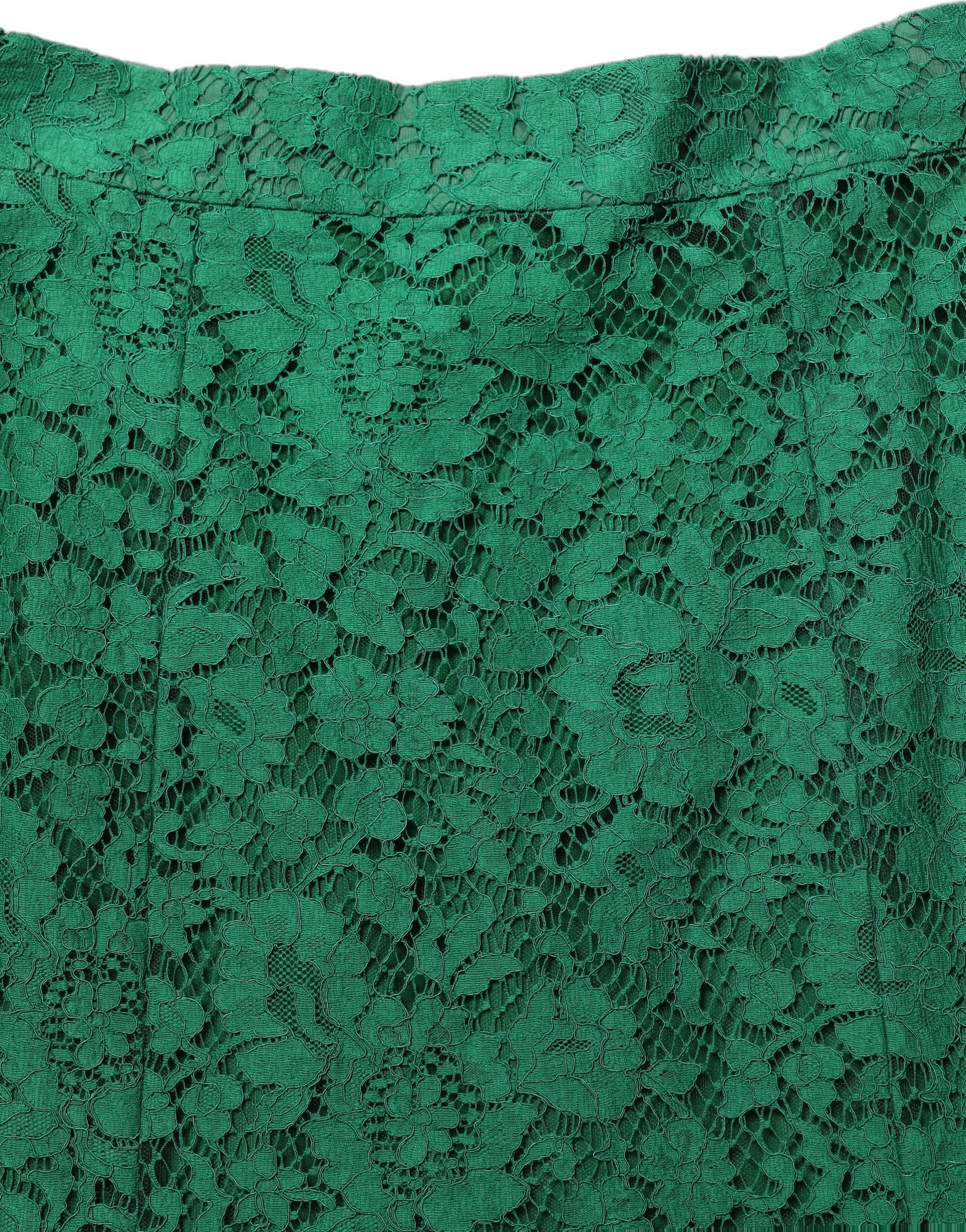 Jupe midi sirène en dentelle verte Dolce & Gabbana à taille haute, élégante et sophistiquée, vue de face.