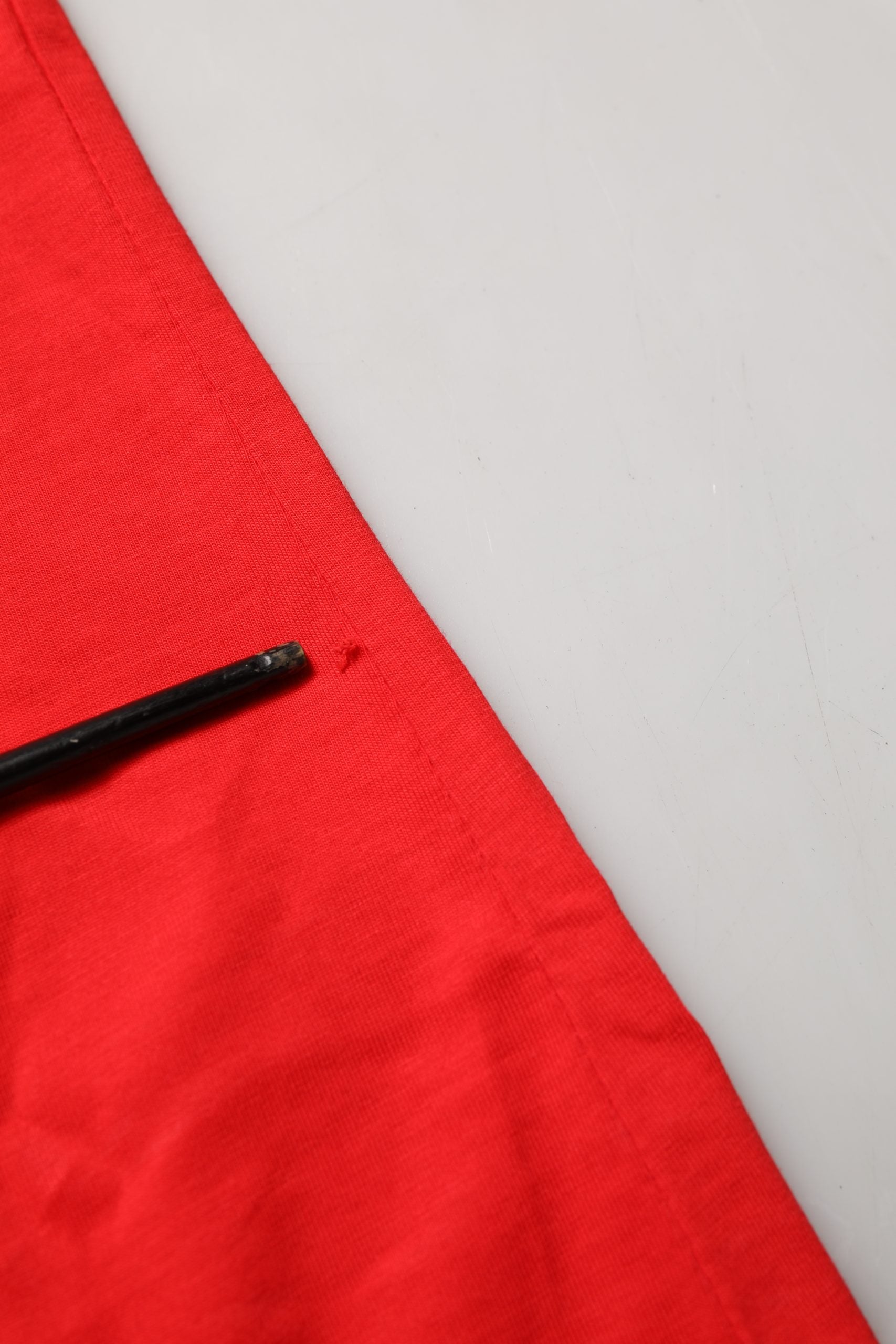 T-shirt en jersey de coton rouge à graphique avec col rond de la marque Dolce & Gabbana, vue de face.
