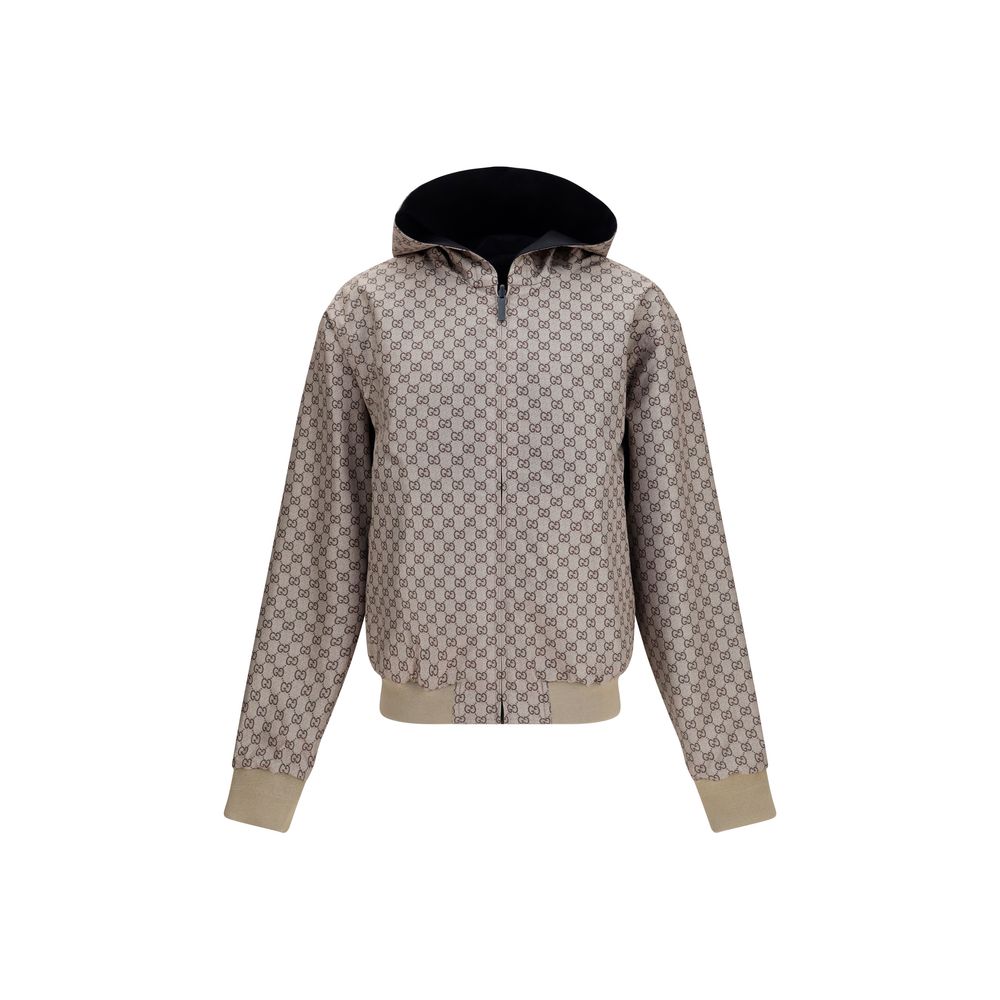 Veste en polyester noire Gucci pour homme avec coupe moderne et logo Gucci visible sur la poitrine.